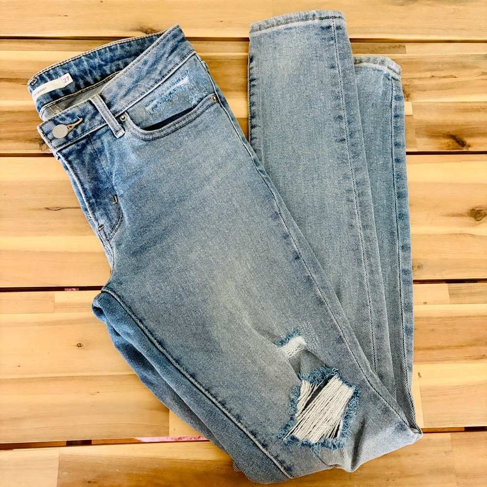 Levi’s 711 skinny distressed light wash denim jean - 27
